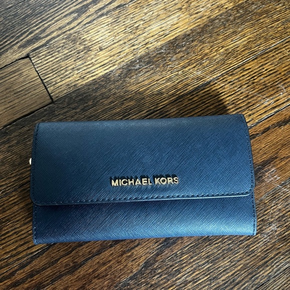 Michael Kors wallet - Picture 1 of 7